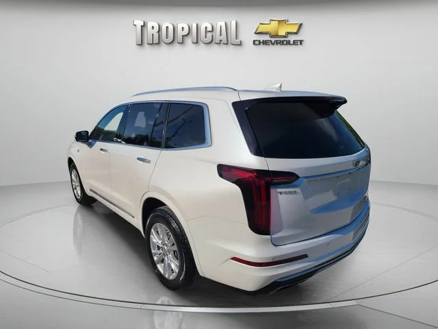 Used 2023 CRYSTAL WHITE TRICOAT Cadillac FWD Luxury image 3