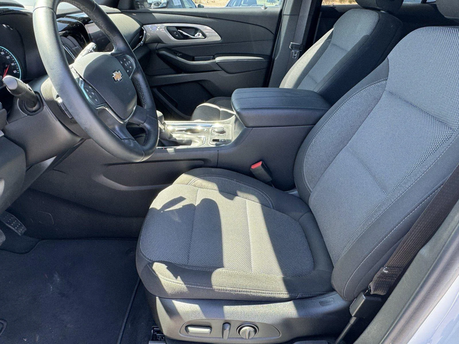 Used 2023 SUMMIT WHITE Chevrolet LT Cloth image 15