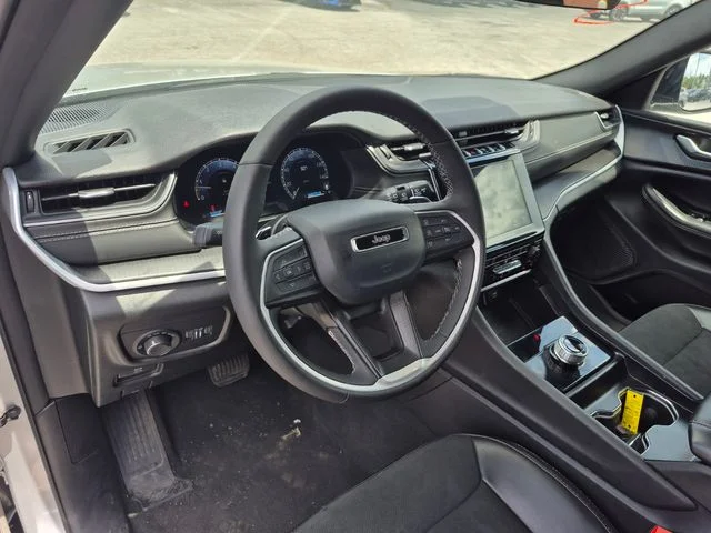 Used 2025 Silver Jeep Altitude image 9
