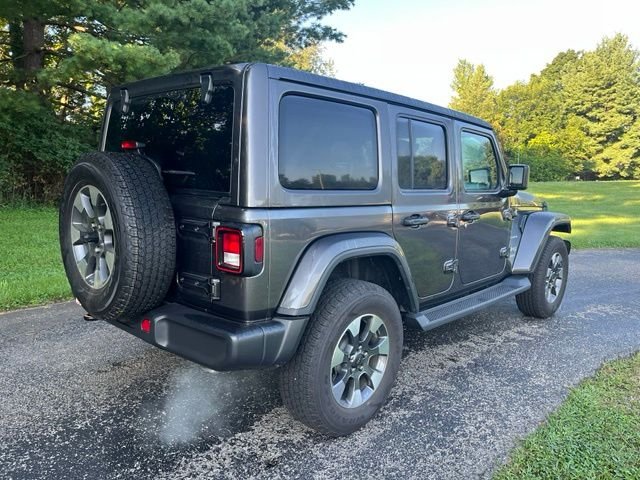 Used 2022 Crystal Metallic Jeep Unlimited Sahara image 3