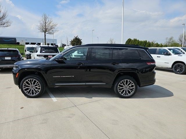 New 2026 Diamond Black Crystal Pearlcoat Jeep Summit image 2
