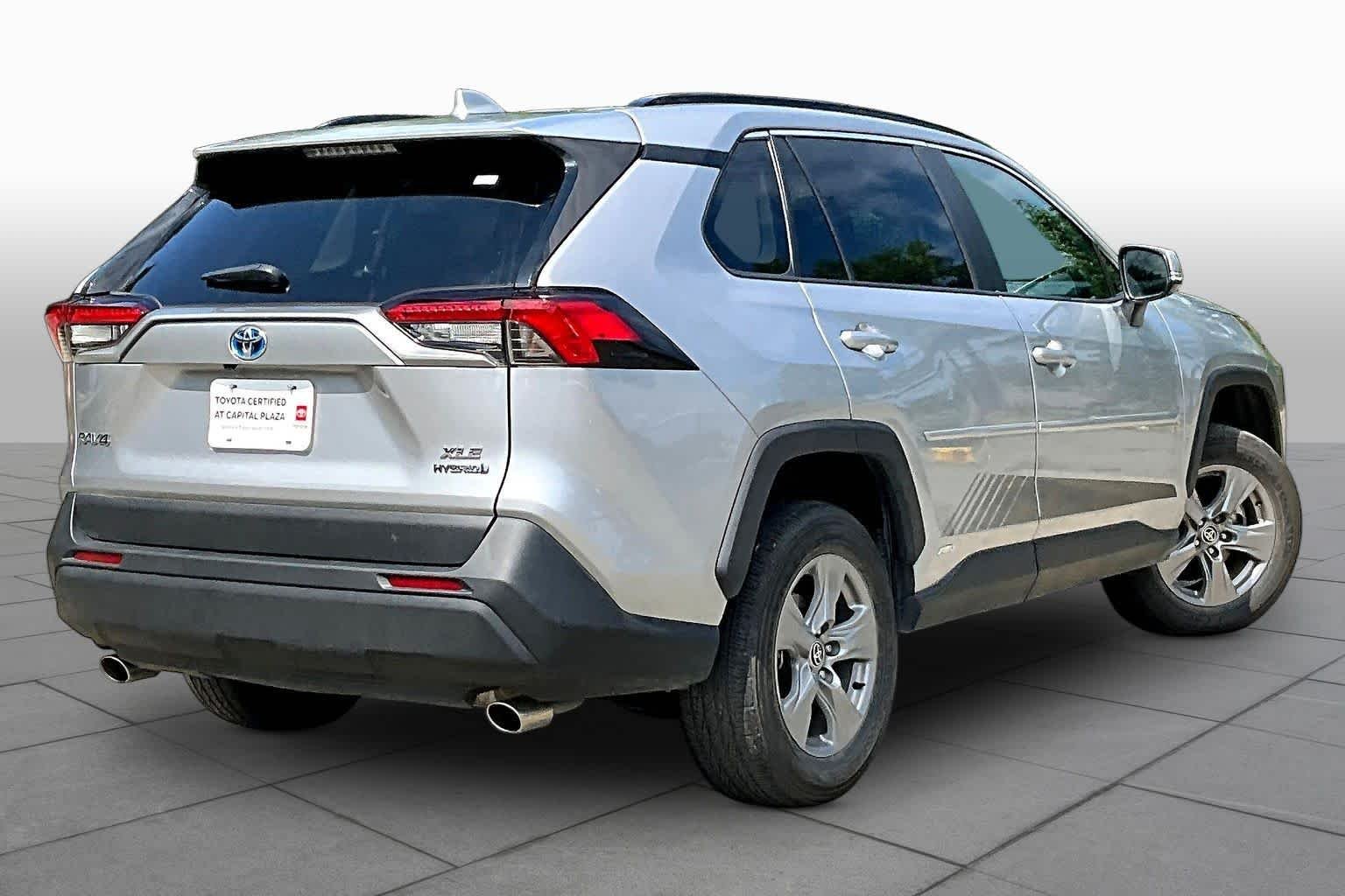 2022 Toyota RAV4 XLE - Photo 25