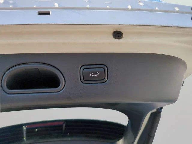 Used 2020 White Kia EX image 10