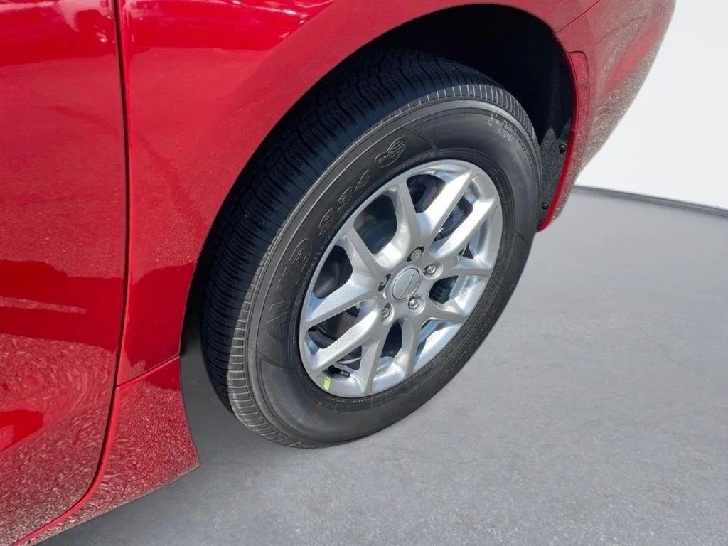 New 2027 Red Hot Pearl-Coat Exterior Paint Chrysler Select image 10