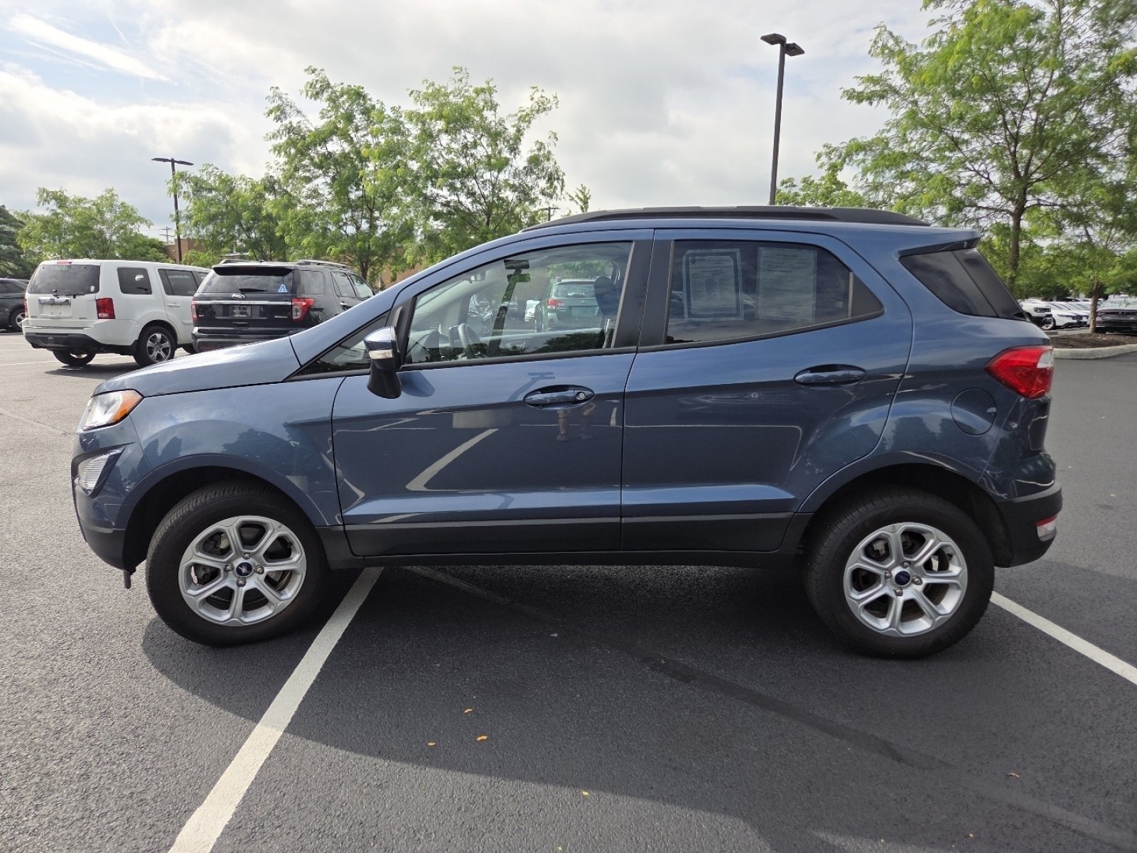 Used 2022 Blue Metallic Ford SE image 16