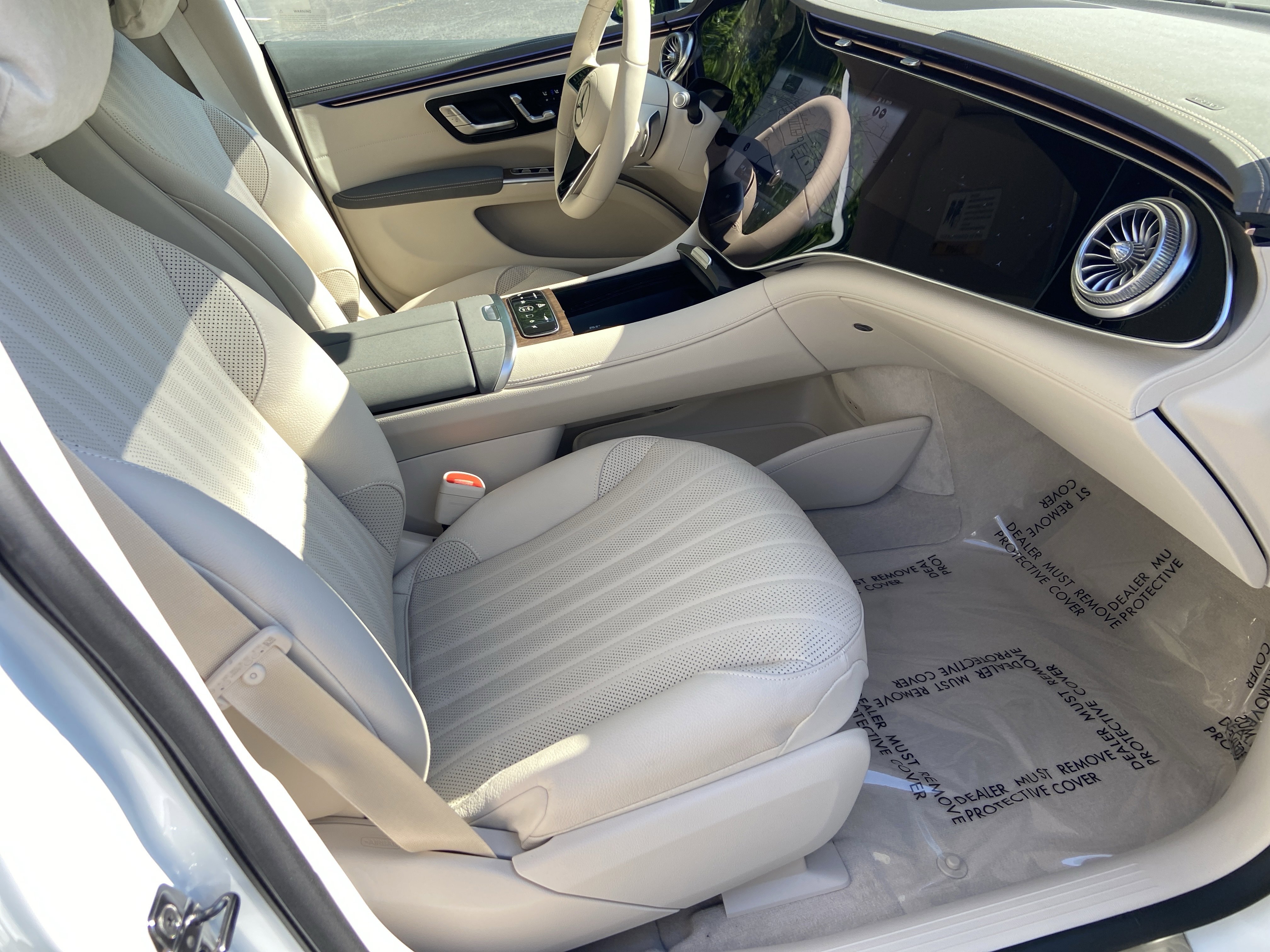 New 2026 MANUFAKTUR Moonlight White Metallic Mercedes-Benz EQS 450 4MATIC® Sedan image 46