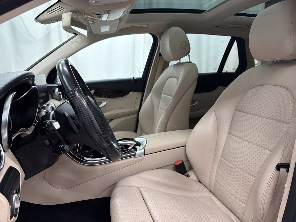 Used 2016 White Mercedes-Benz GLC 300 image 13