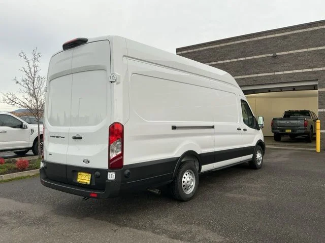 New 2026 Oxford White Ford Base image 4