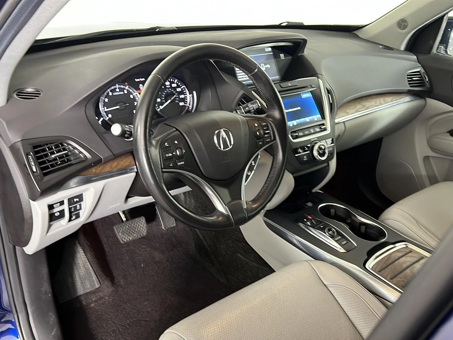 Used 2019  Acura w/Technology Pkg image 2