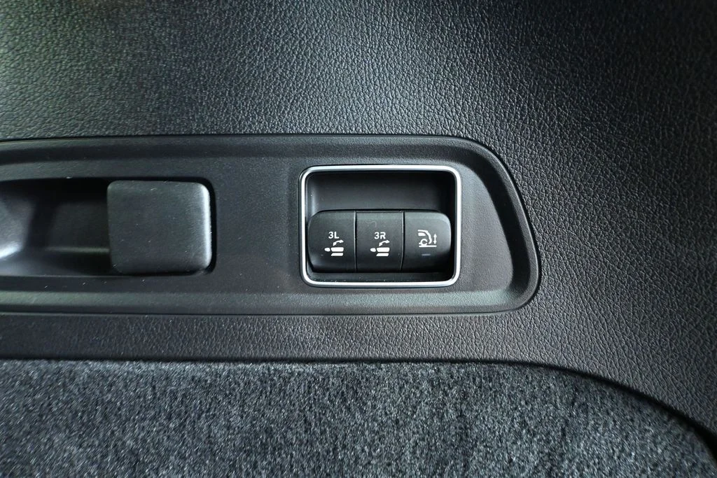 Used 2026 Black Mercedes-Benz GLS 450 image 37