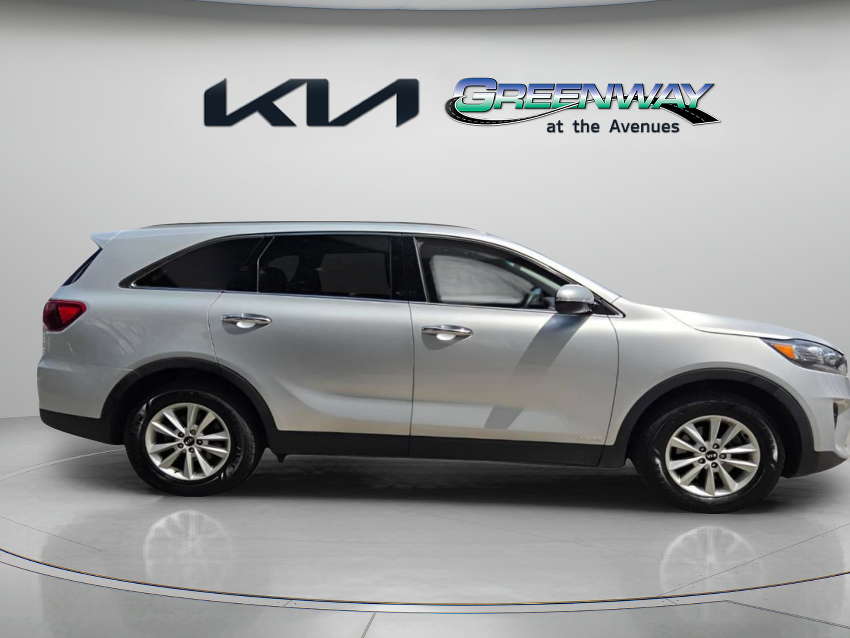 Used 2020 Sparkling Silver Kia LX image 8