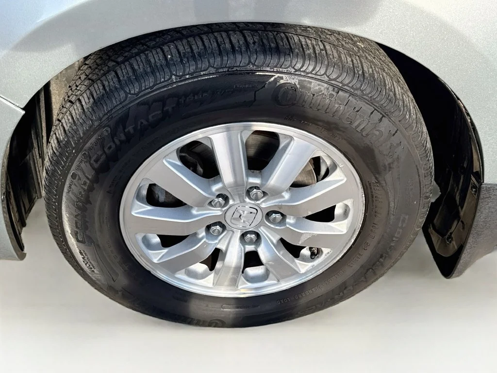 Used 2010 Silver Honda EX-L image 36