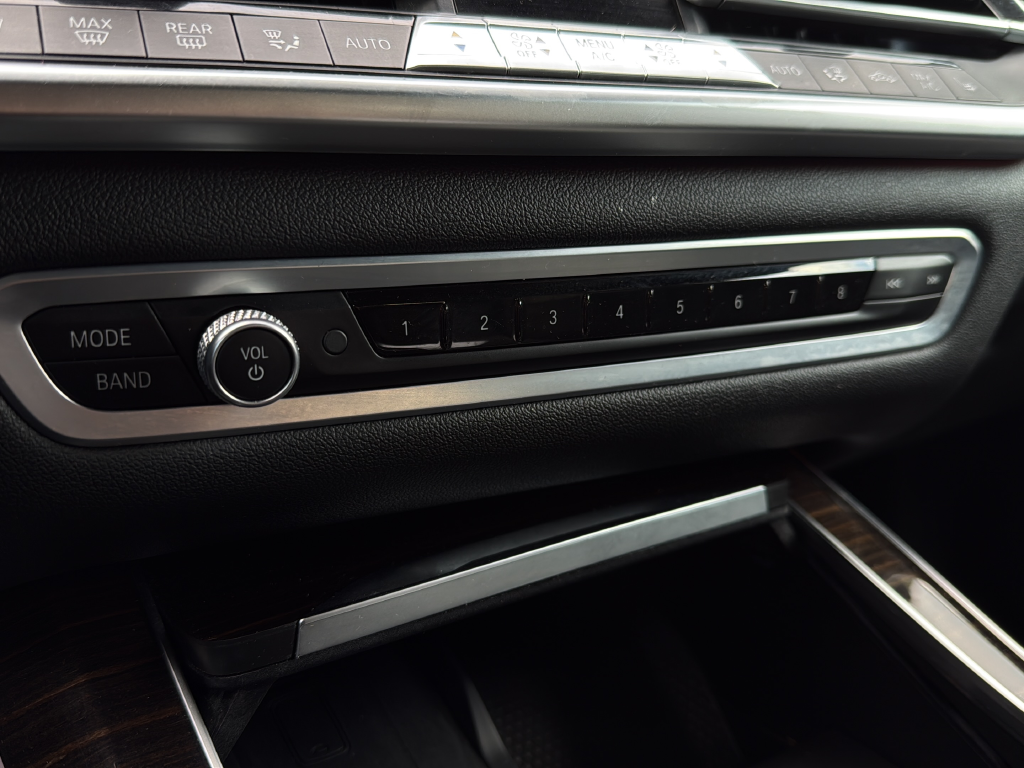 Used 2019 Arctic Gray Metallic BMW xDrive40i image 34
