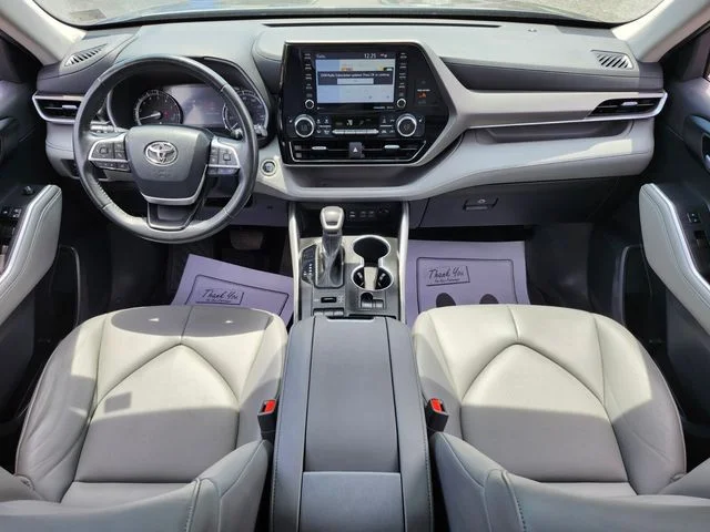 Used 2022 Gray Toyota XLE image 18