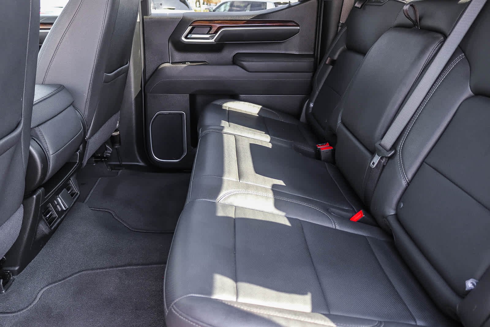 Used 2025 Titanium Rush Metallic GMC SLT image 18