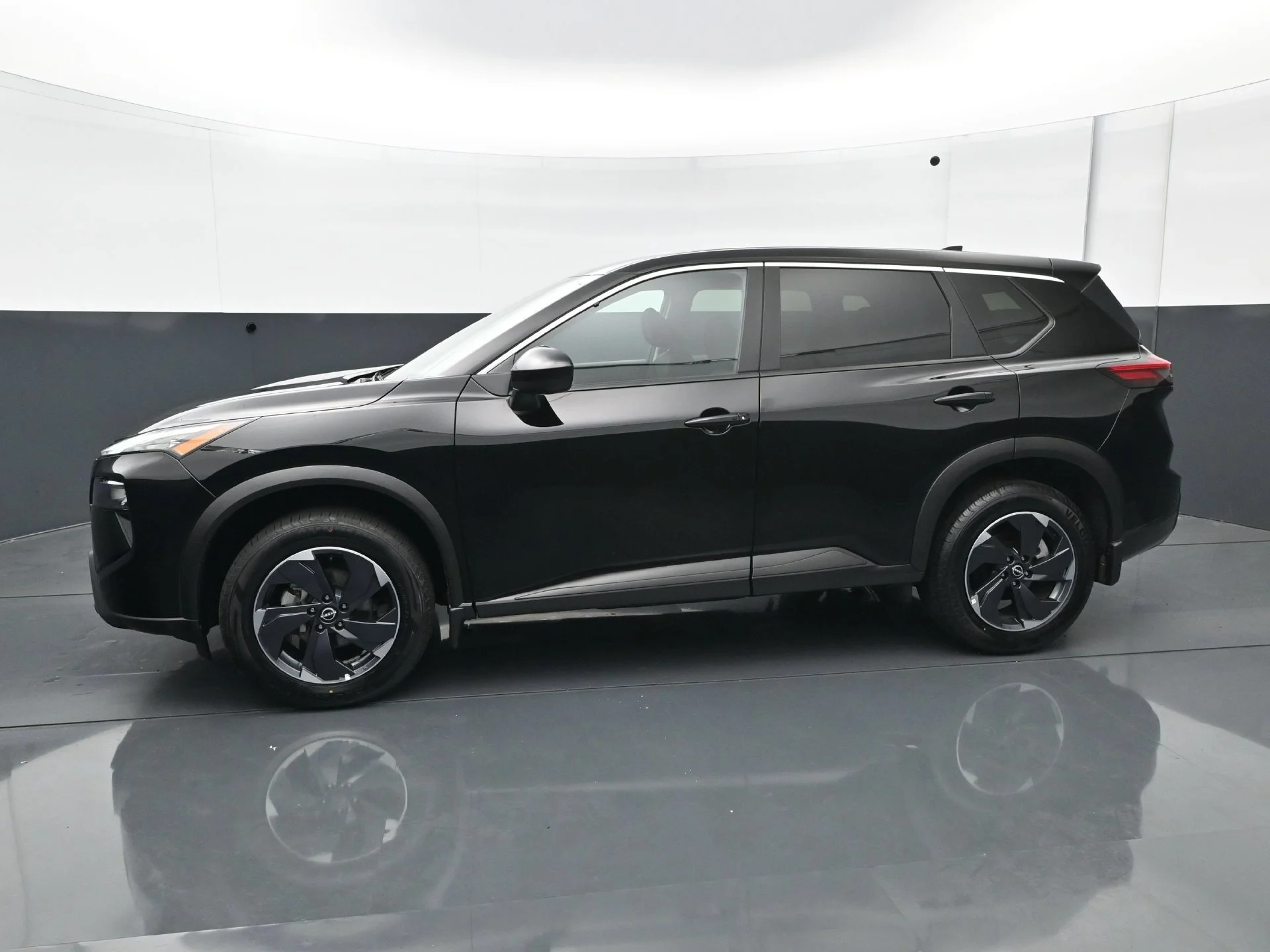 Used 2026 Nissan Rogue SV with VIN 5N1BT3BB2TC676061 for sale in Burnsville, Minnesota