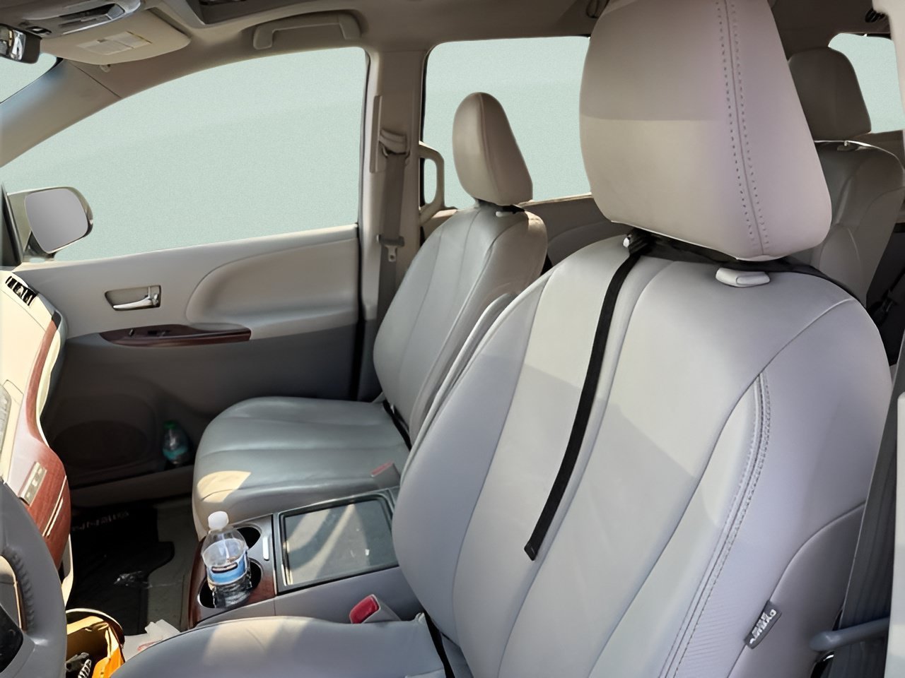 Used 2014 Predawn Gray Mica Toyota XLE image 11
