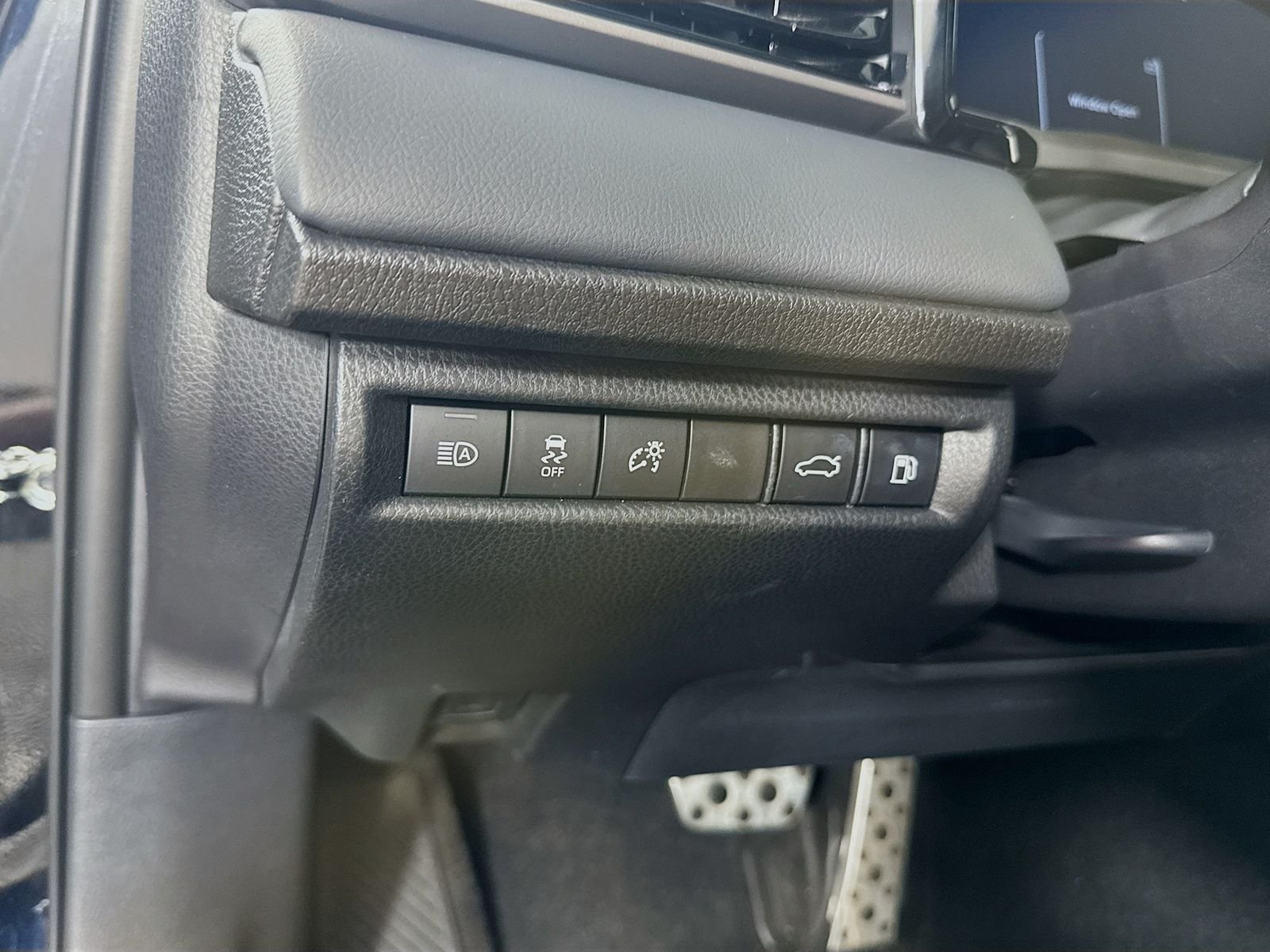 2025 Toyota Camry XSE - Photo 11