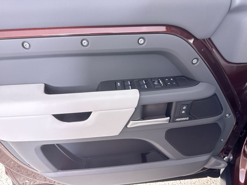 New 2026 Sedona Red Land Rover X-Dynamic SE image 13
