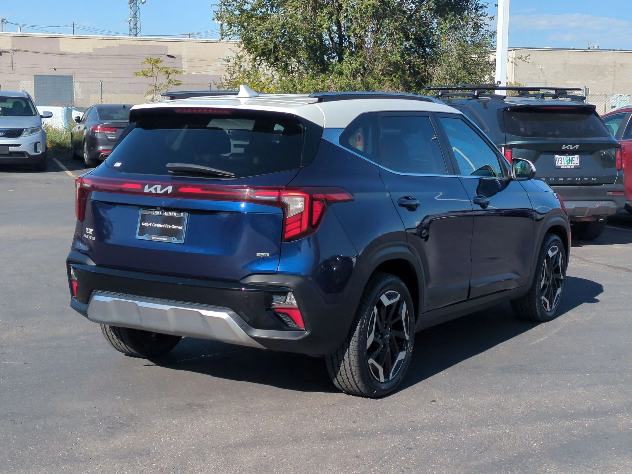 Used 2024 Dark Ocean Blue/White Roof Kia SX image 5