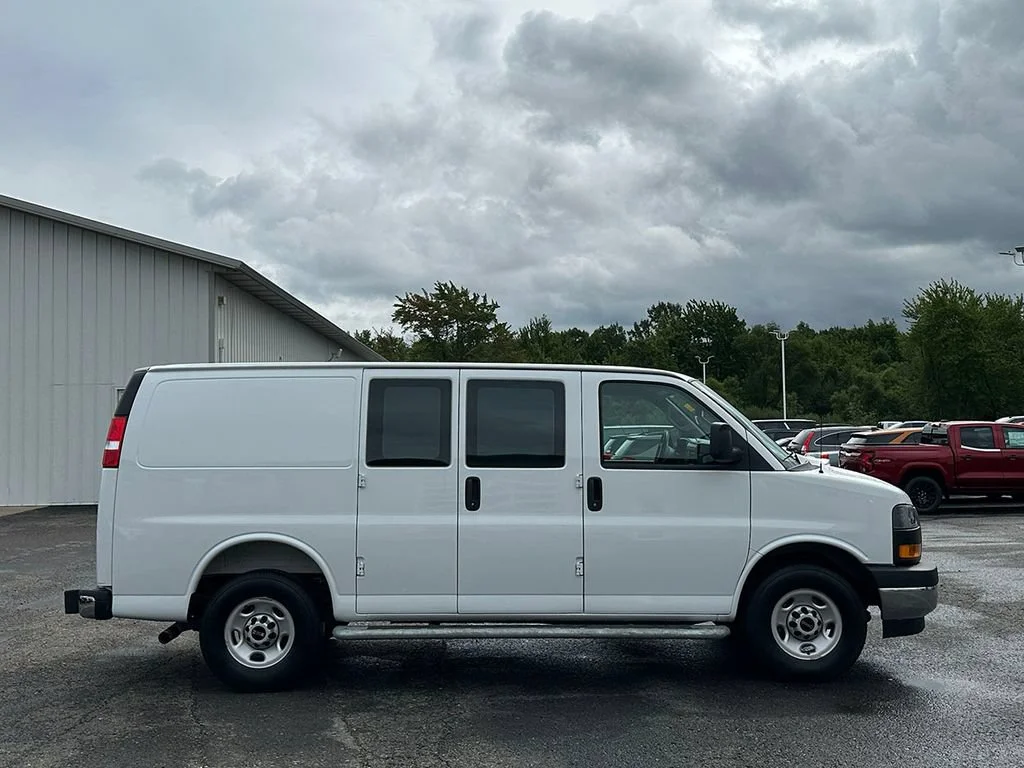 Used 2025 Summit White GMC Work Van image 10