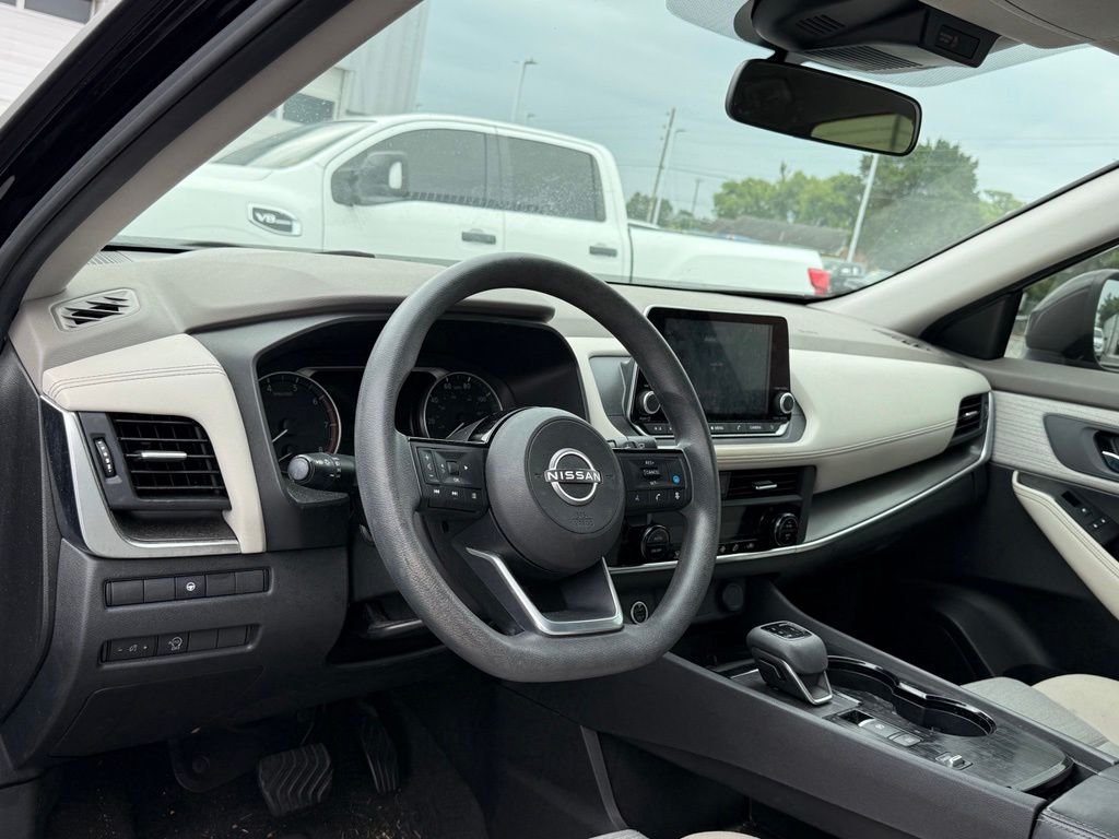 Used 2023 Black Nissan SV image 4