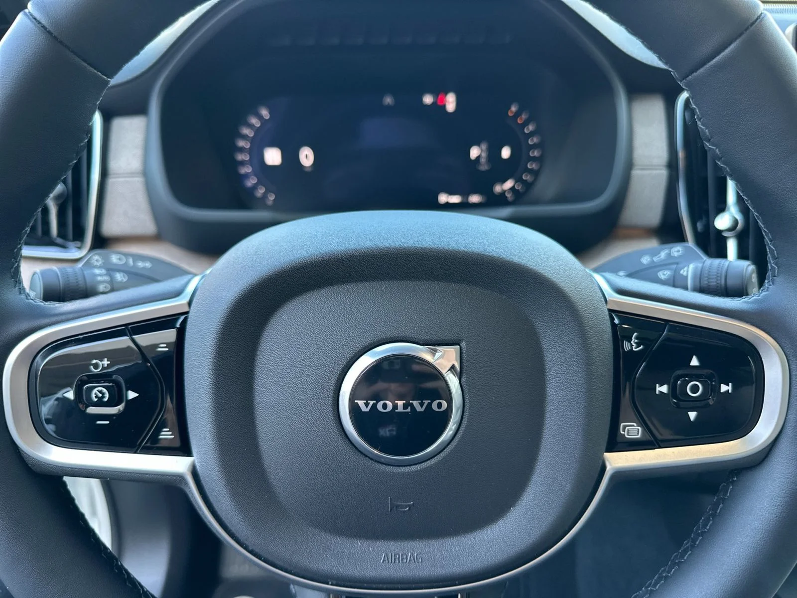 2026 Volvo XC90 Plus - Photo 26