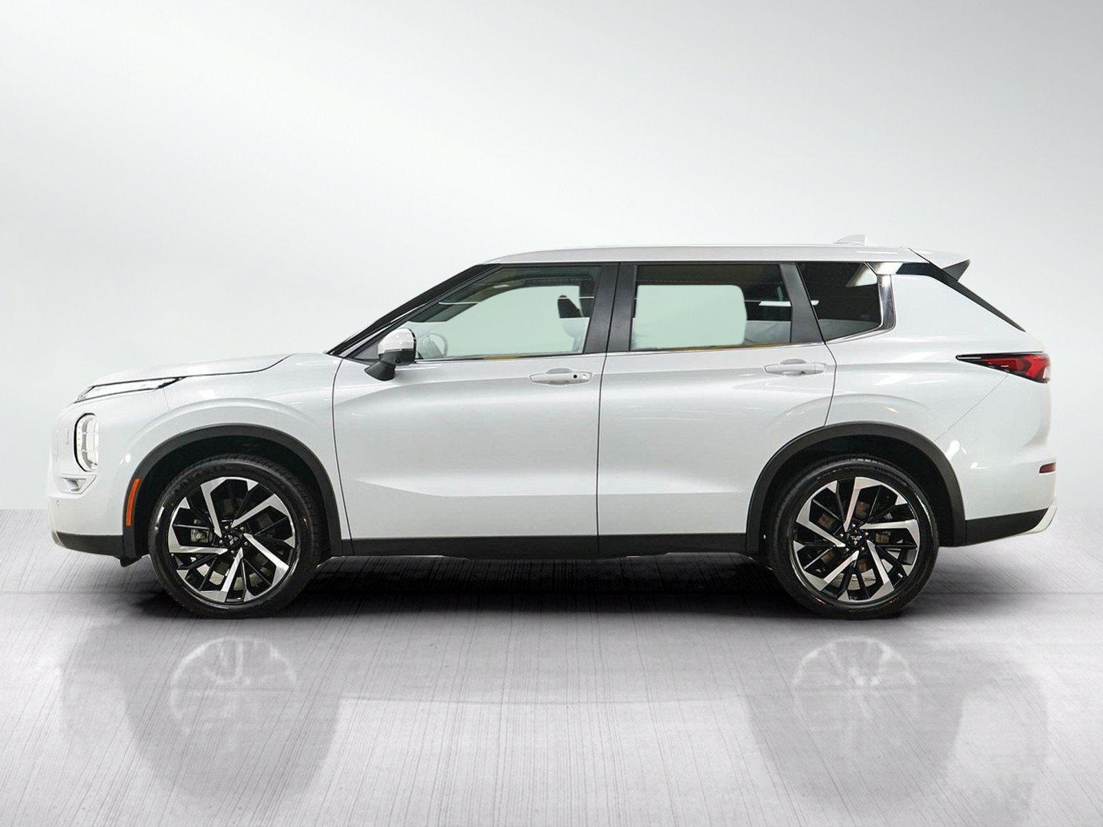 Used 2023 Mitsubishi Outlander SE with VIN JA4J4UA89PZ022812 for sale in South Saint Paul, Minnesota