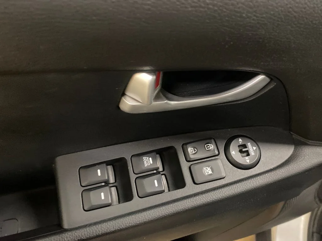Used 2016 Silver Kia LX image 10
