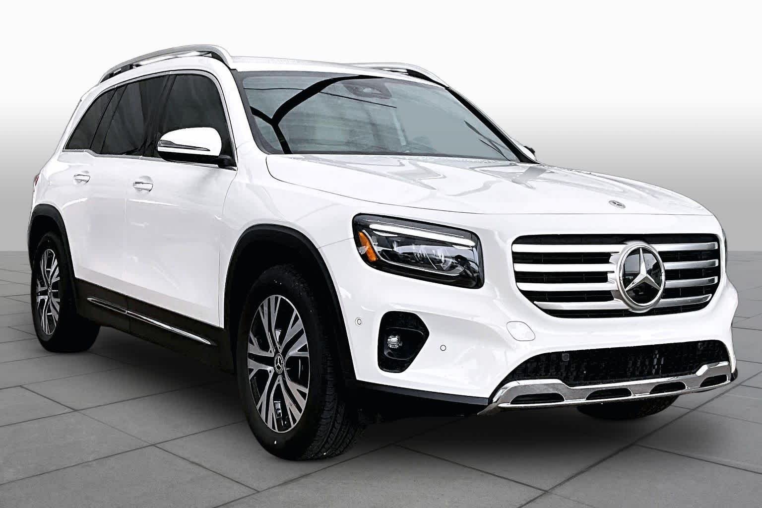 Certified Used 2025 Polar White Mercedes-Benz GLB 250 image 3