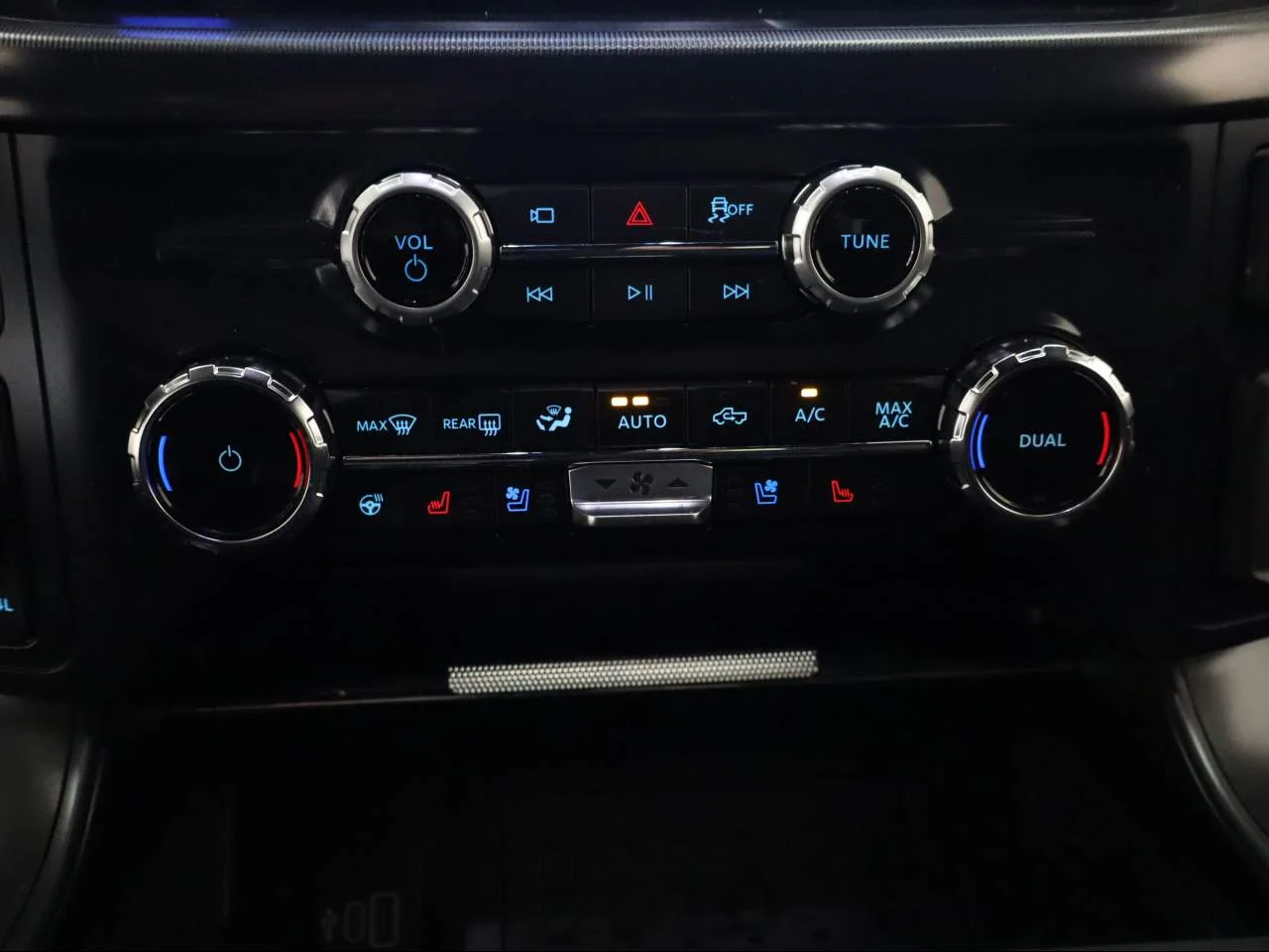 New 2026 Star White Metallic Tri-Coat Ford Lariat® image 10