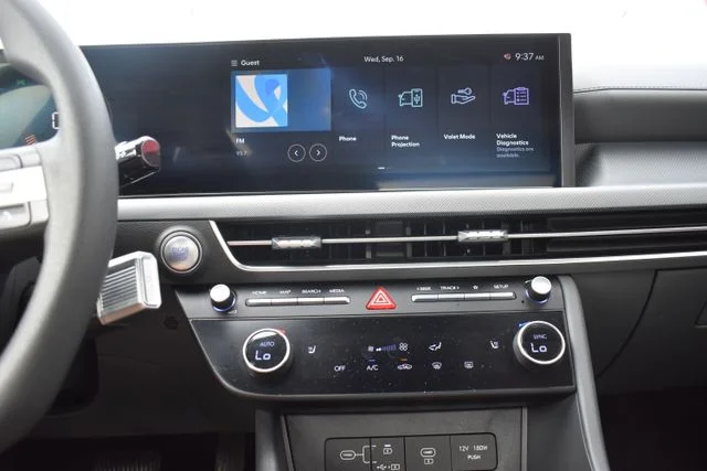 Used 2025 Silver Hyundai SEL image 24