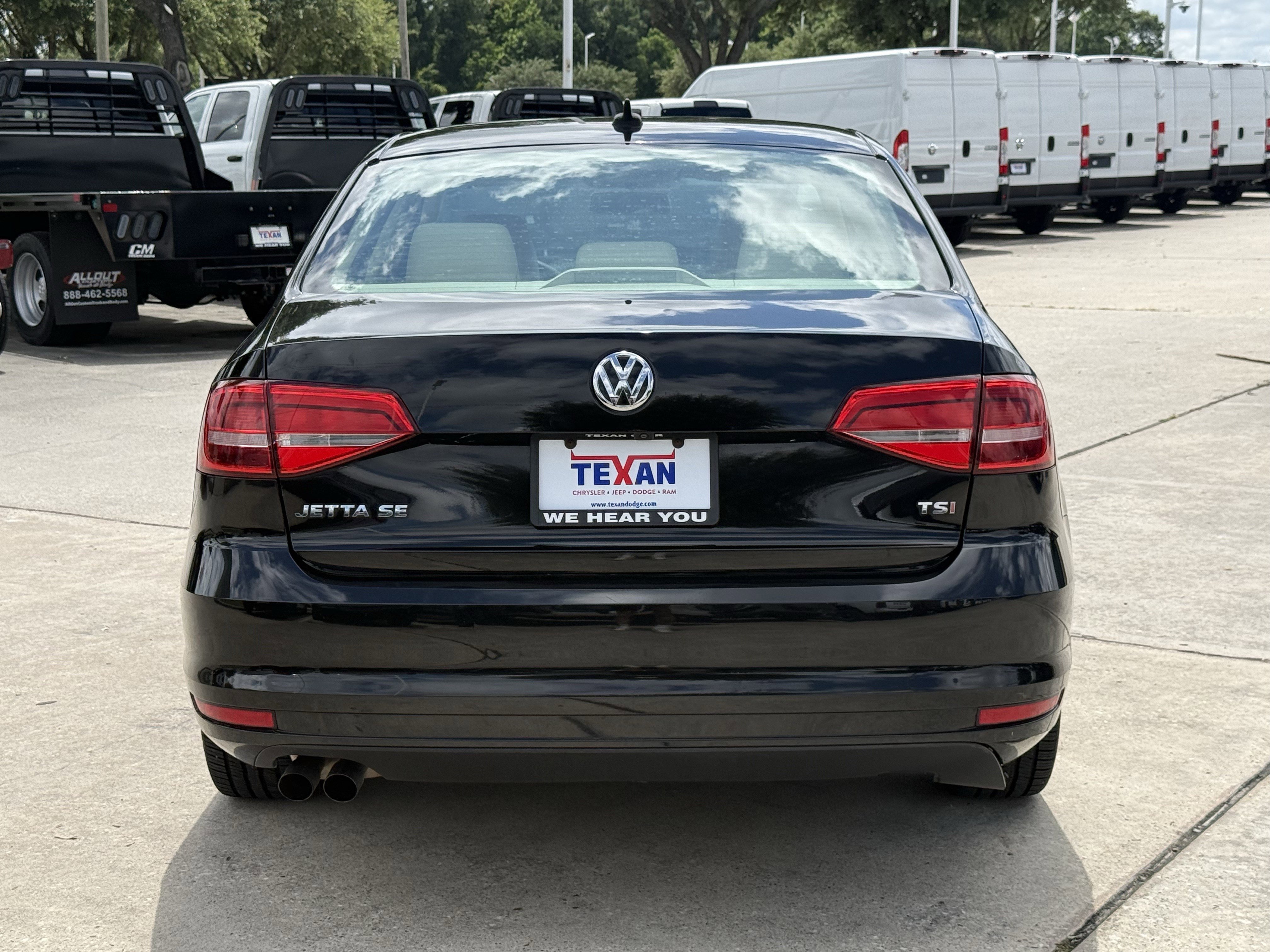 Used 2015  Volkswagen  image 5