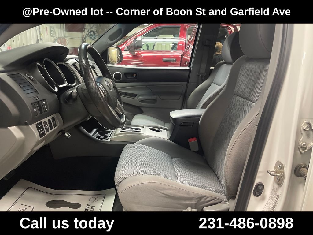 Used 2013 White Toyota Base image 14