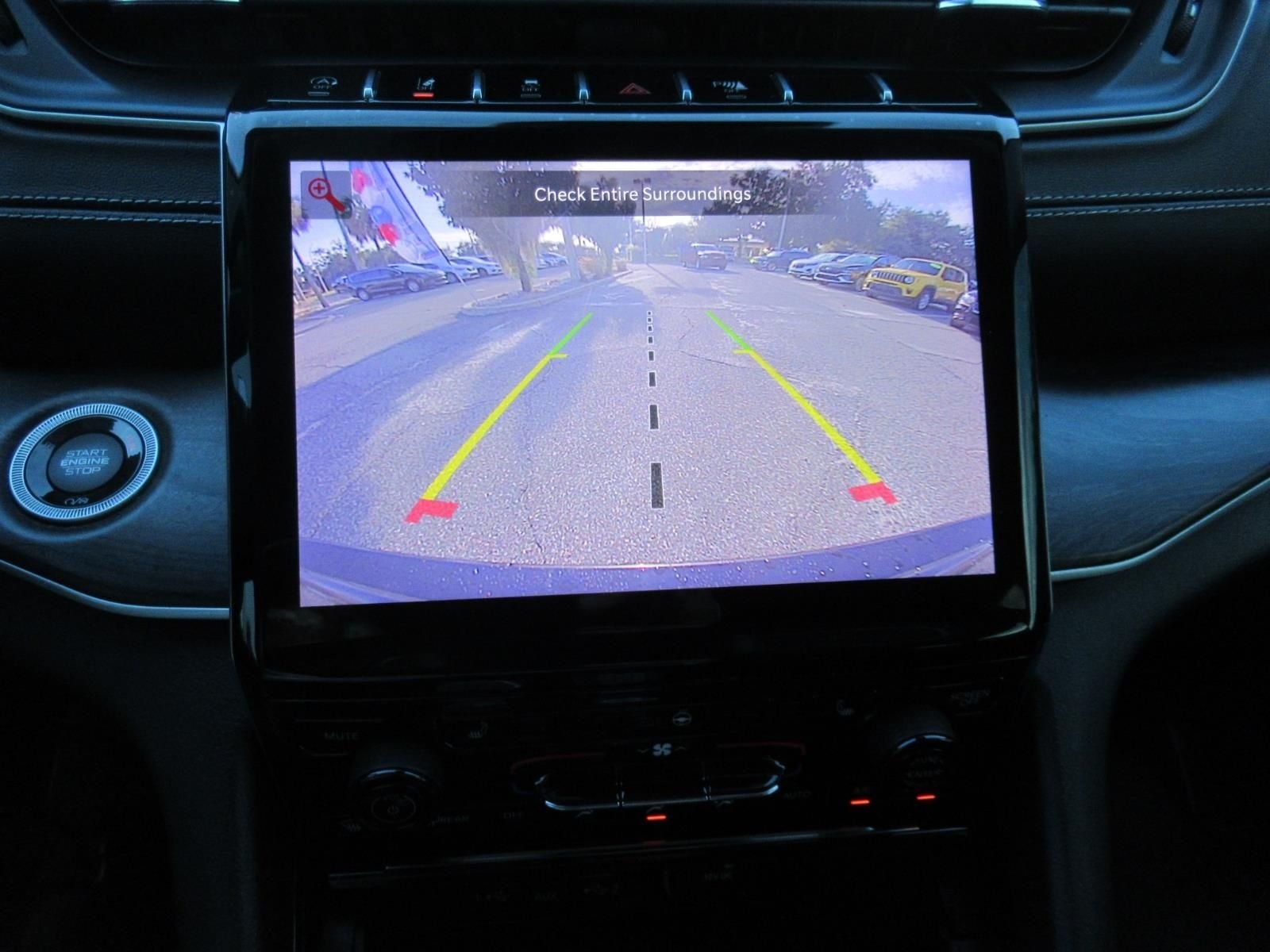 Used 2023  Jeep Limited image 30
