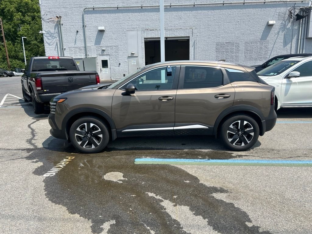 Used 2025 Brown Nissan SV image 8