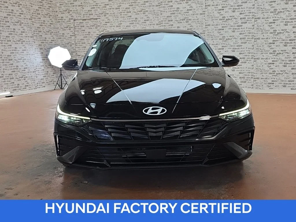 Certified Used 2025 Abyss Black Hyundai SEL Convenience image 2