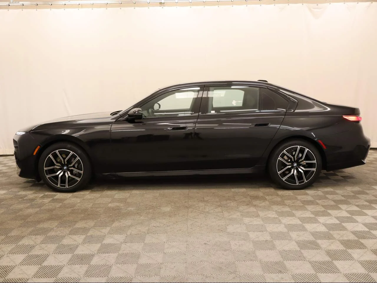 Used 2025 Black Sapphire Metallic BMW 740i image 2