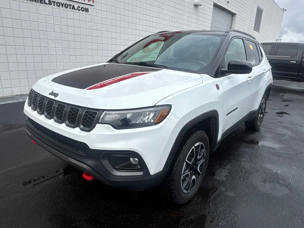 Used 2024 White Jeep Trailhawk image 1