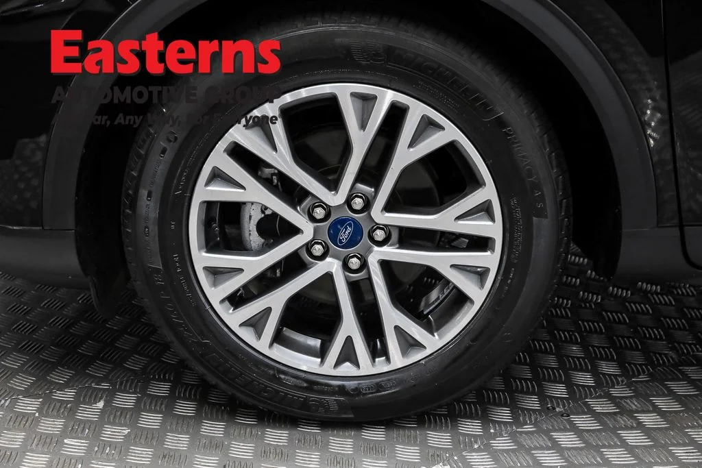 Used 2021 Black Ford SEL image 32