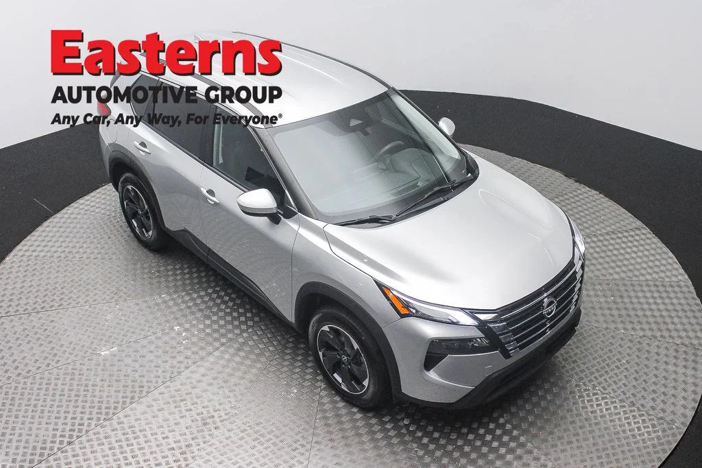 Used 2024 Silver Nissan SV image 3