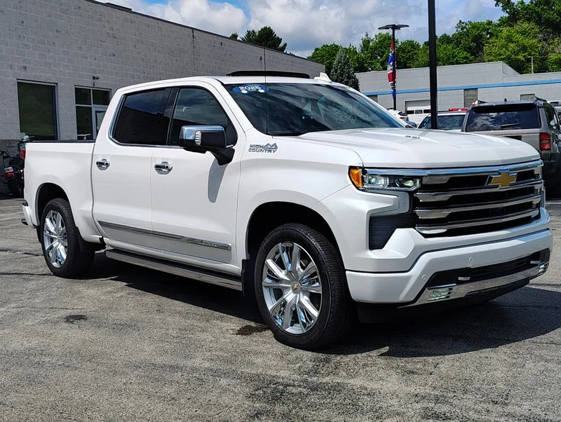 Used 2025 Beige Chevrolet High Country image 6