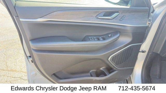 New 2026 Silver Zynith Jeep Limited image 14