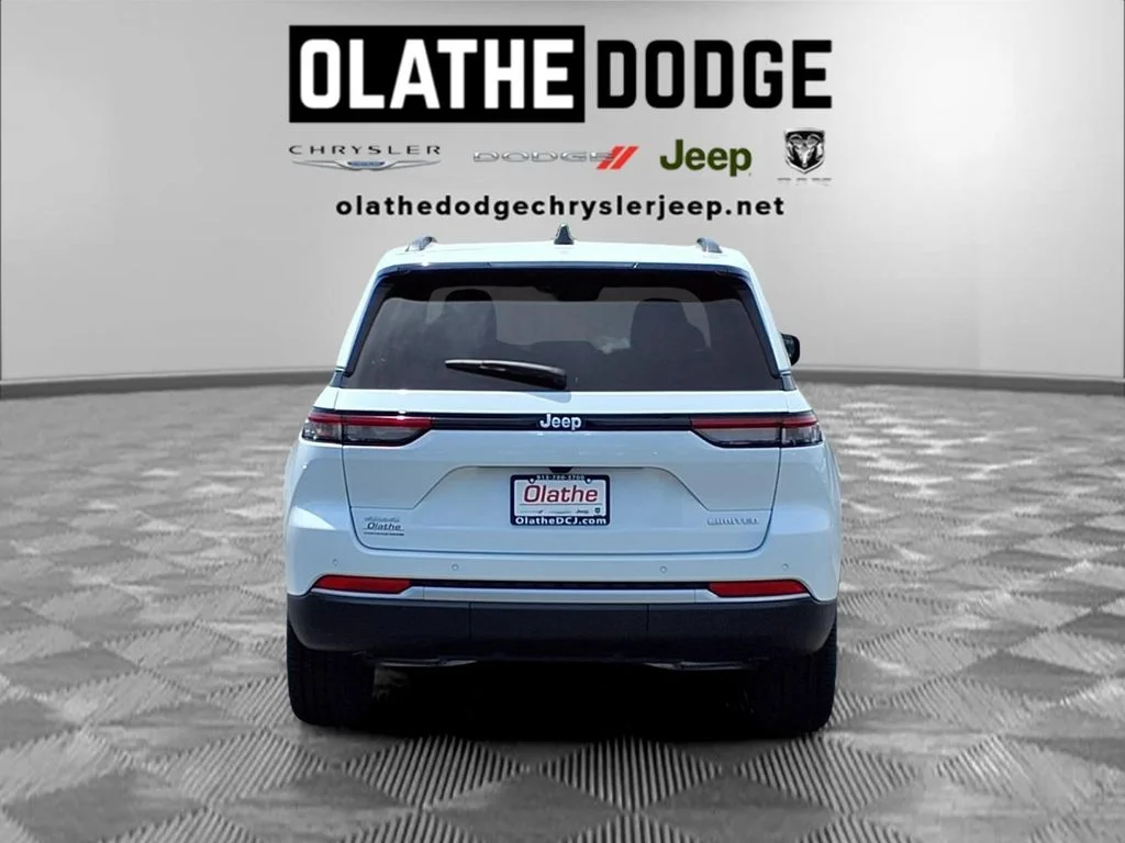New 2026 Diamond Black Crystal Pearl-Coat Exterior Paint Jeep Limited image 26