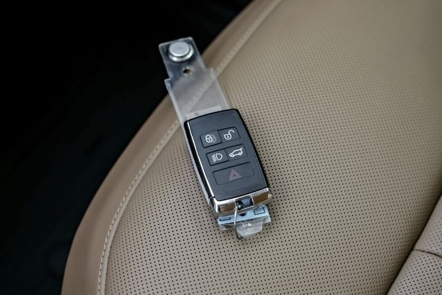 New 2026 Belgravia Green Land Rover SE image 72
