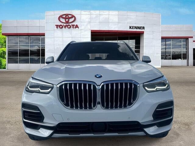 Used 2022 Mineral White Metallic BMW xDrive40i image 2