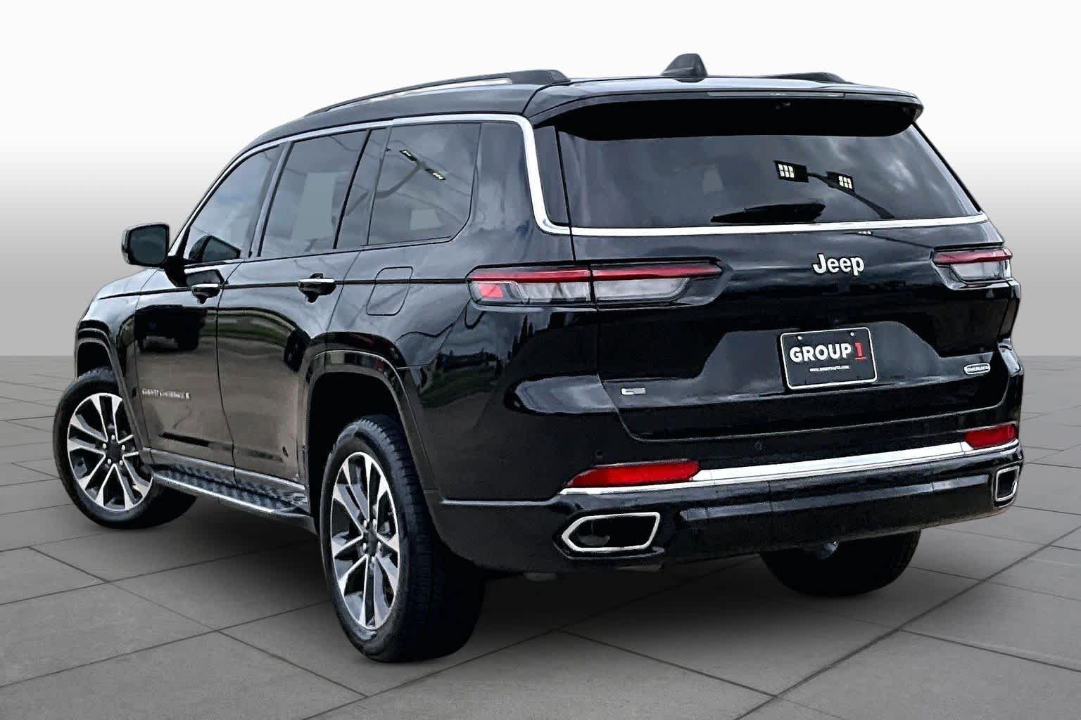 Used 2021 Diamond Black Crystal Pearlcoat Jeep Overland image 22