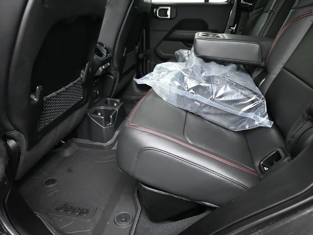 New 2026 Granite Crystal Metallic Clear-Coat Exterior Paint Jeep Rubicon X image 27