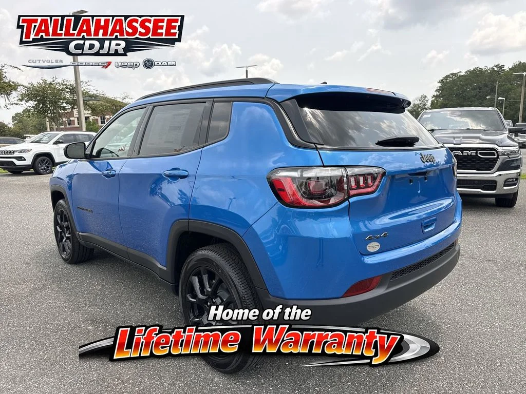 New 2026 Hydro Blue Pearl-Coat Exterior Paint Jeep Latitude image 6