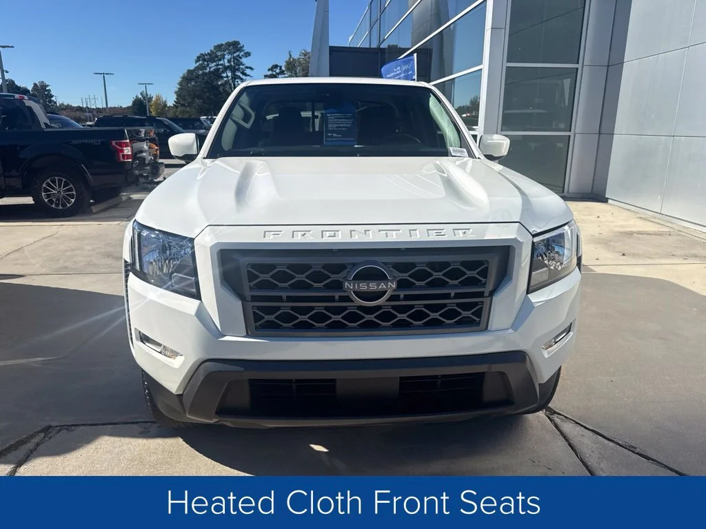Used 2022 Glacier White Nissan SV image 2